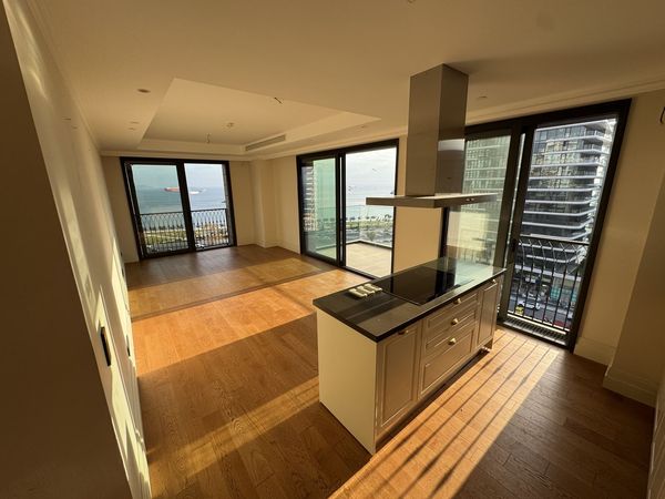 Büyükyalı'da Her Odası Deniz Manzaralı Köşe 2+1 — Zeytinburnu, İstanbul